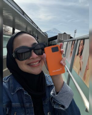 Feni Rose Instagram - Udh beberapa kali liburan cuma berdua aja sama @audikiranaa , ke mana mana modalnya cuma browsing dan google map .. dan tentu saja wifi yg super kenceng dg kuota unlimited.. bahkan ada money back guarantee 100 persen, garansi bisa langsung terhubung wifinya.. apalagi kl bukan @javamifi .. 

Begitu mendarat  lgs aja aktifin modem  @javamifi nya .. bisa untuk 5 devices, CS 24 jam, dan bisa connect di lebih dari 200 negara. 

Udah berasa akamsi lah.. dari Tokyo, cari2 rute ke shimokitzawa, Osaka, Nara, Muter2 Kyoto.. amaan .. wifi aman lah kl ada @javamifi 

#kuotatanpabatas