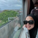 Feni Rose Instagram – Lagi ngayal.. happy weekend ya