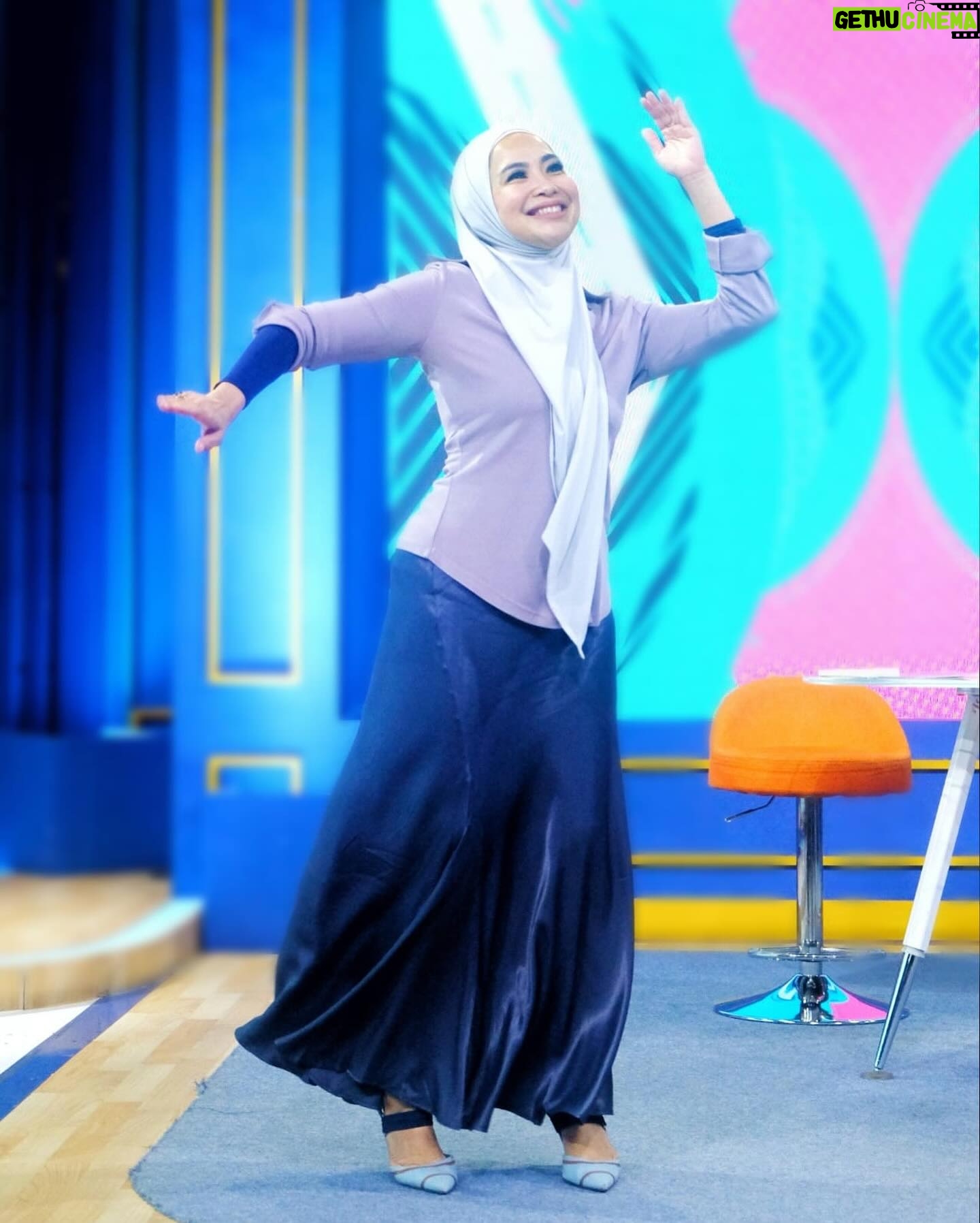 Feni Rose Instagram - Duh kangen .. thank you @lizanataliaofficial udah ngajak setitik se zumbaan hari ini ..
