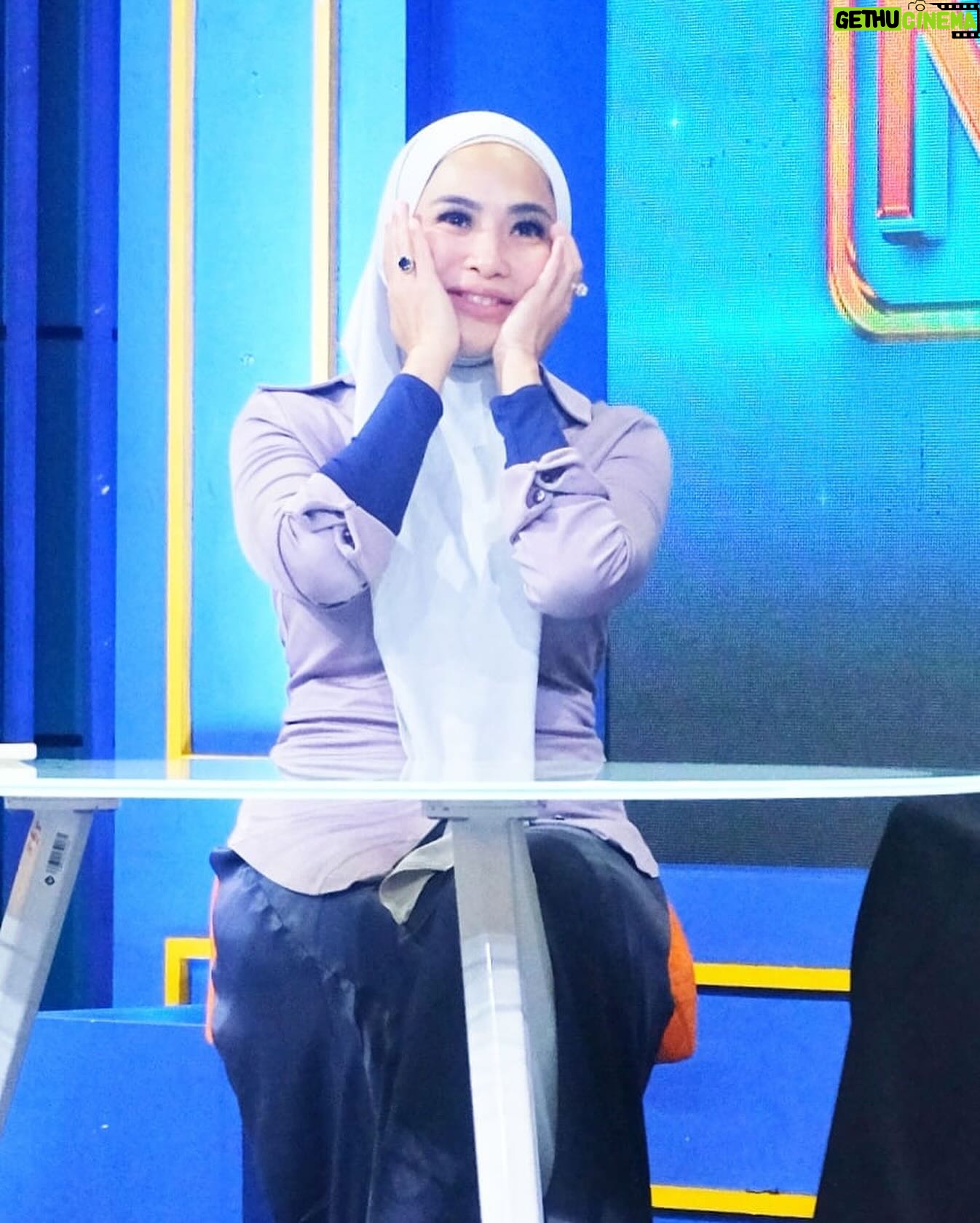Feni Rose Instagram - Duh kangen .. thank you @lizanataliaofficial udah ngajak setitik se zumbaan hari ini ..