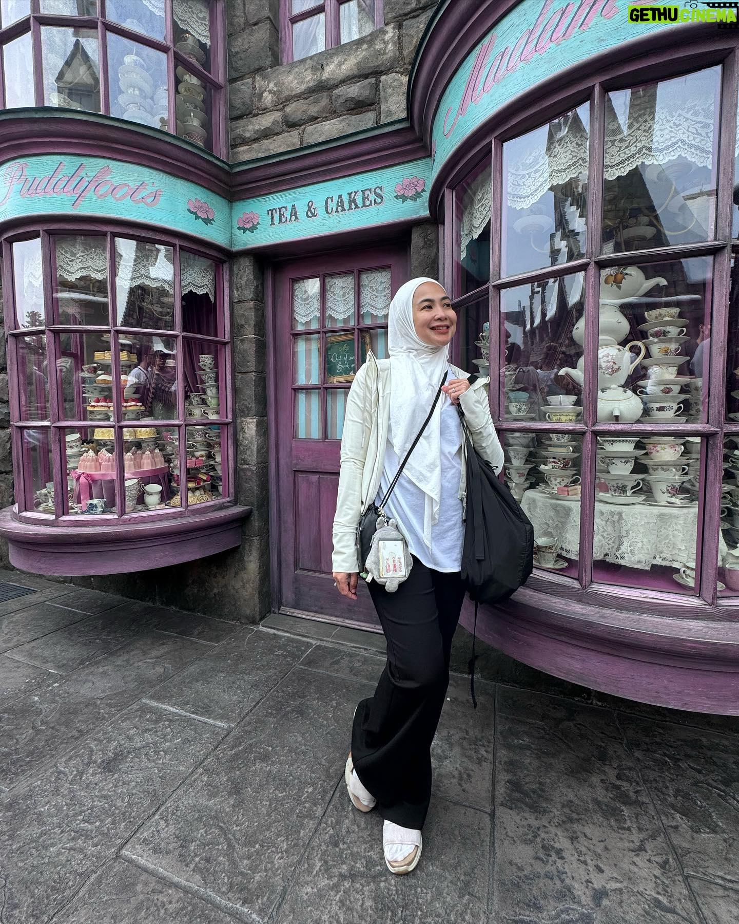 Feni Rose Instagram - Liburan … dalam btk foto