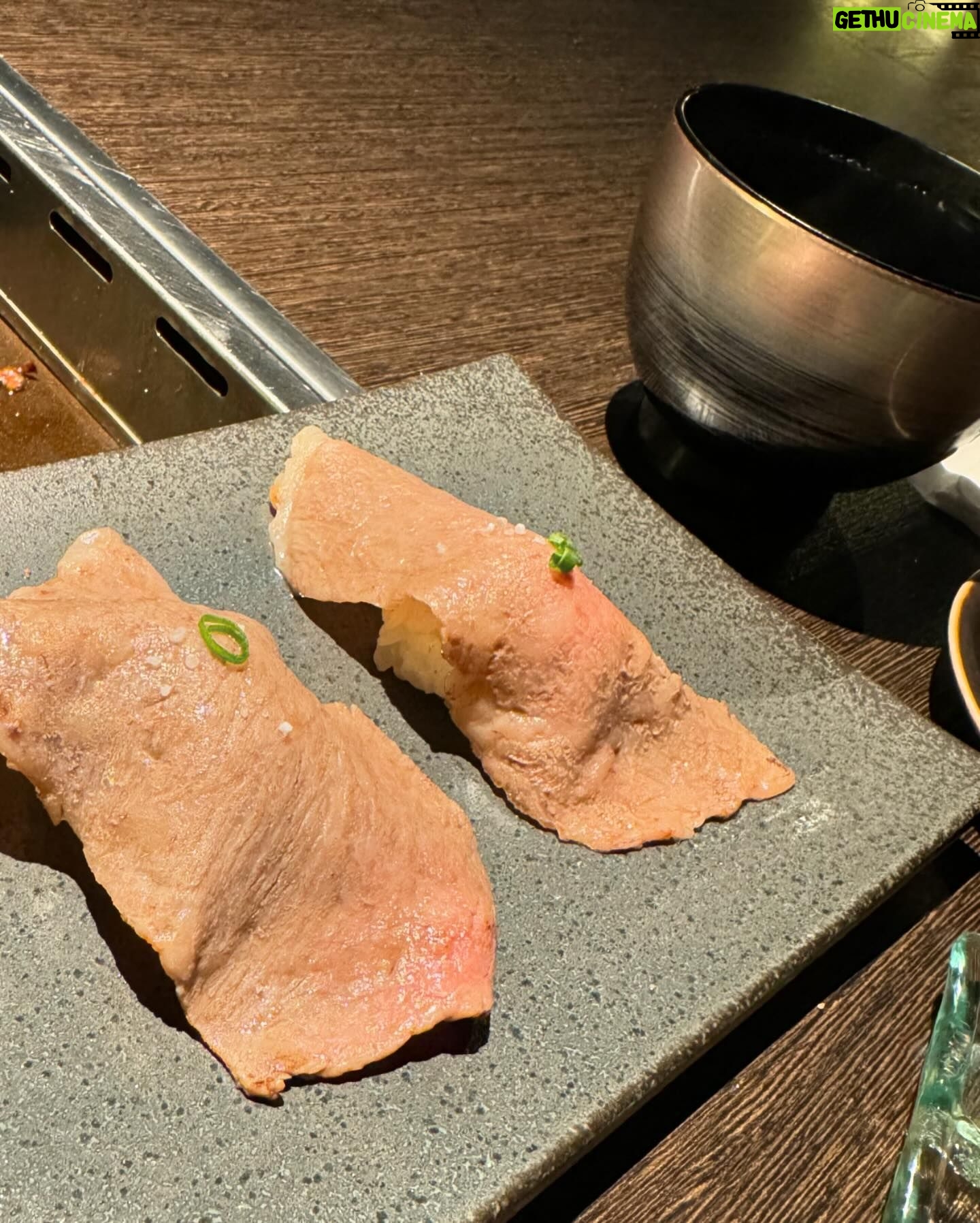Feni Rose Instagram - Sesuai janjiku.. ini suasana makan malam, yg disertai nggak makan pagi dan nggak makan siang.. @halalpanga , makannya 2 jam.. keluarnya satu satu.. enak semua dagingnya.. terakhir baru terasa kenyang, karena dapet nasi π Thank you @ajirokhadi untuk rekomendasinya View nya #sumidariver .. lalu jalan sekejab nyusurin sungai, bisa liat deretan bunga sakura. Pulang, laper lagi krn cuaca dingin dan jalan kaki.. π Japan2024 D2