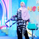 Feni Rose Instagram - Dg iringan lagu lawas… siapa yg inget lagu ini? Berarti kita pernah show bareng 🤪