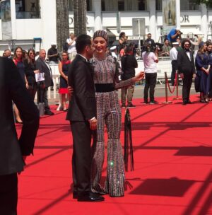 Fereshteh Hosseini Instagram - 👁👁
@navidmohammadzadeh ♥️ my forever love, my forever bestie 👼🏽

@festivaldecannes 
Designer 👔👗 : @mohammad_pooreskandarian 💌
@_zardouz_ 
🌌🪅♥️
 Designer 👛 : @yasea.s 💌
@yaseahorsedesign 🪄