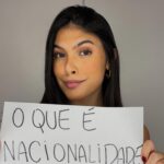 Fernanda Concon Instagram - Com certeza vocês já viram aquelas fotos de alguém indo viajar, no aeroporto, com os dois passaportes na mão, né? Além de discutir um pouquinho sobre Nacionalidade, no vídeo de hoje temos novidade. EM BREVE EU TB VOU TIRAR FOTO COM DOIS PASSAPORTES NA MÃO AAAAAAA! O @clubedopassaporte tá cuidando de todo o processo da minha Dupla Nacionalidade Italiana, e vocês vão poder acompanhar tudinho por aqui! ❤️ #Parceria