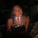 Fernanda Concon Instagram - fiz 21. liguei para os meus pais e me senti com 15. afinal, para mim, ainda tenho essa idade.