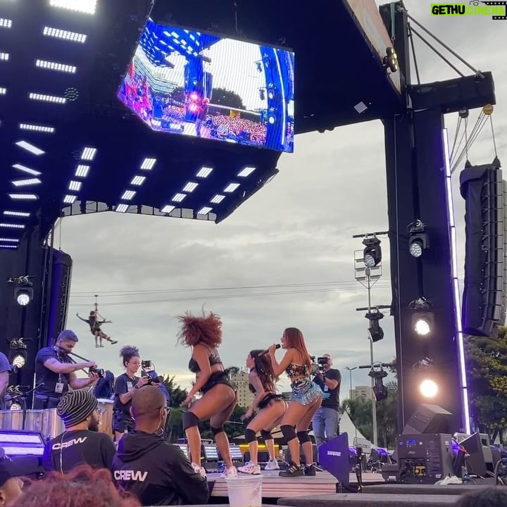 Fernanda Concon Instagram - @ensaiosdaanitta dump 💗 pra começar a temporada de carnaval