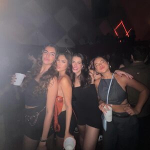 Fernanda Concon Instagram - saturday night 🪩