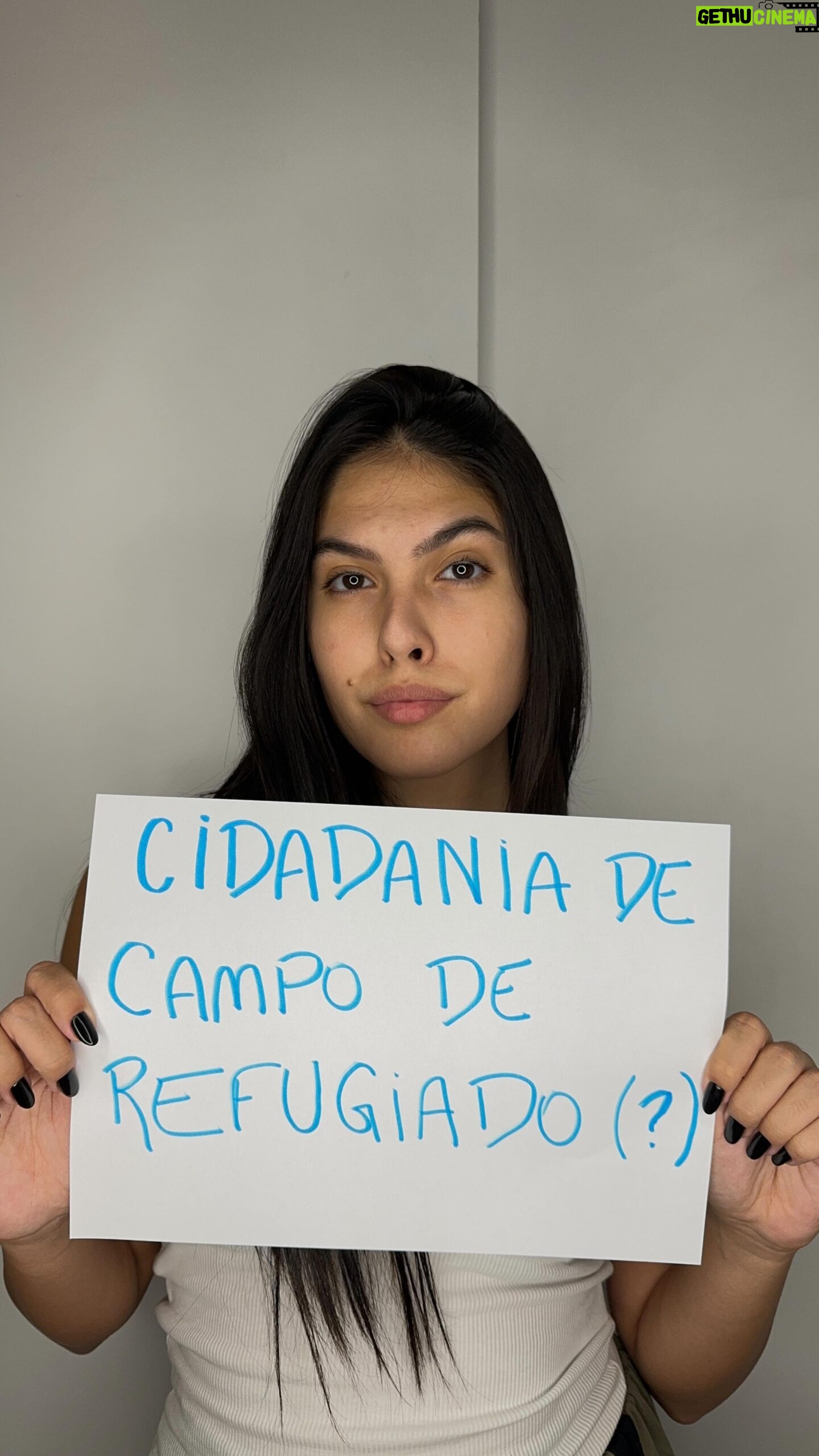 Fernanda Concon Instagram - Eu disse que hoje não teria vídeo por causa da obra aqui de casa, mas acabei por achar esses stories que fiz em outubro do ano passado. À época, eu estava cursando a disciplina de “Europa”, e um dos textos obrigatórios da matéria era o “Campzenship: reimagining the camp as a social and political space”, do Nando Sigona, Professor da Universidade de Oxford e especialista em migrações internacionais. Assim, decidi gravar alguns stories sobre a leitura, e alguns meses depois, decidi trazer pra cá!!!