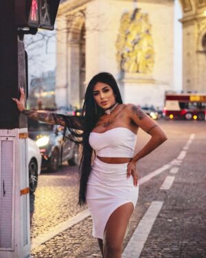Fernanda Medrado Instagram - 🇫🇷 aqui em Paris  são 18:02 e no br ? 

 Look disponível em São Paulo na @qlinda.look .