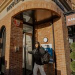 Fernanda Medrado Instagram – AHHHHHHHHH  minha escola , em pensar que pisei aqui sabendo falar HI ,  @nacelenglishlondon  que transformação tive na vida , na forma de pensar , no me dedicar , eu não desgrudo desse lugar nunca mais . 🇬🇧 
 MEU CUPOM DE DESCONTO PARA ESTUDANTES  está no arrasta pro lado . #intercambio #londonlife #uk