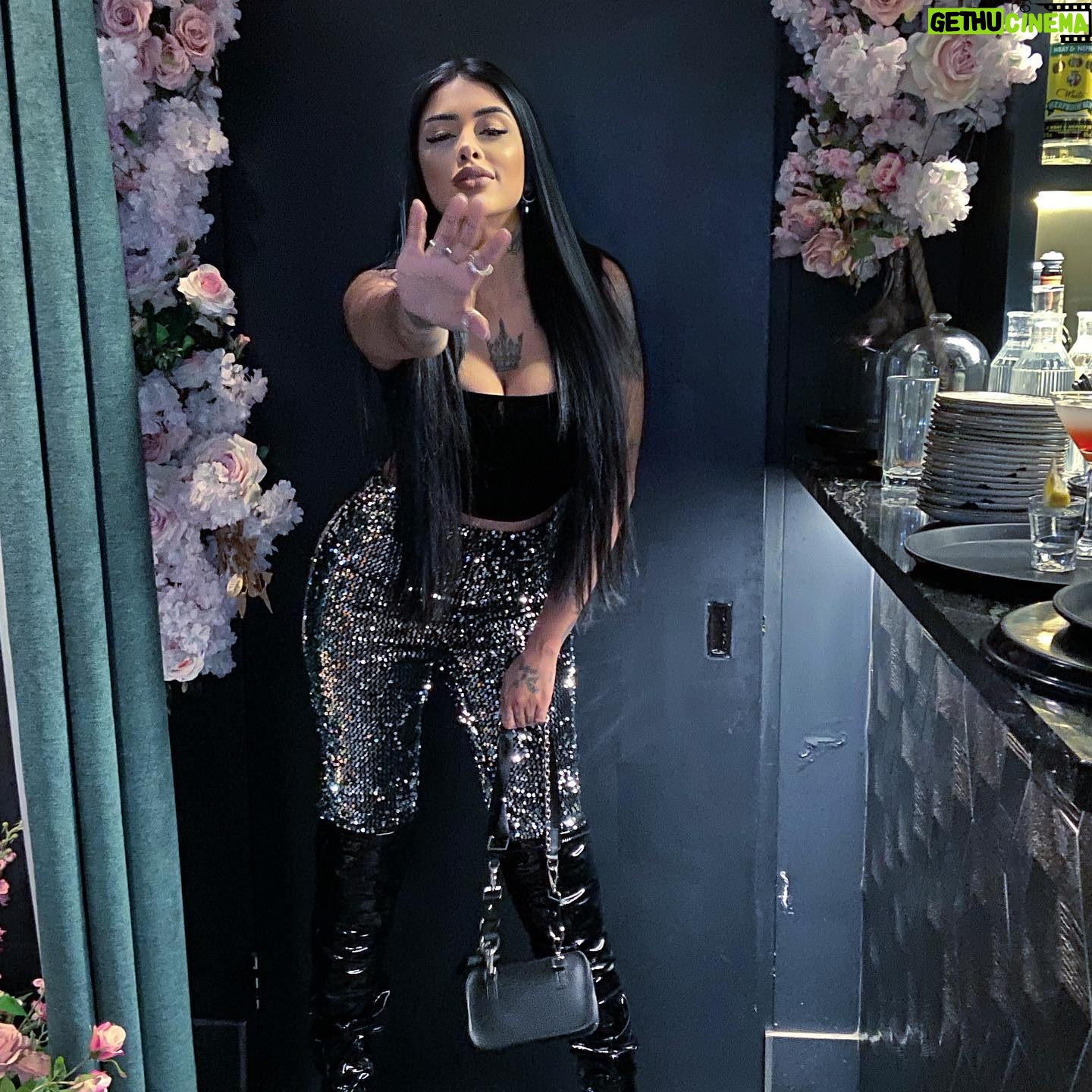 Fernanda Medrado Instagram - Hoje foi dia de conhecer esse restaurante a nível A de londres, eu estou encantada @bramleysrestaurant . #uk #london🇬🇧 #reinounido🇬🇧 #bramleysrestaurant #oakwood #cockfosters