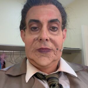 Fernanda Metilli Instagram - Tronchatoro me agarra el celular y me deja fotos y videos . Yo ya no sé qué hacer con esto @soyrada ♥️ 
.
No se pierdan esta obra de arte @matildaelmusical realmente es algo único 
.
ÚLTIMAS SEMANAS ! Nos vamos el 13 de Febrero 
.
Que te genera La Cara de Troncha ? 😂