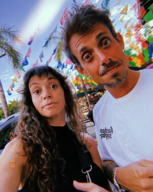 Fernanda Metilli Instagram - Felices primeros 10 años amor de mi vida @soyrada 
.
Que hermoso jugar con vos, crecer con vos, llorar , patalear, decidir , ANDAR . 
.
Te amo mi amor … PERO  la última foto no te la mandé nunca xq es TU CAMA… y un día pintó Pijama Party … y bueno… no pudimos resistirnos 
.