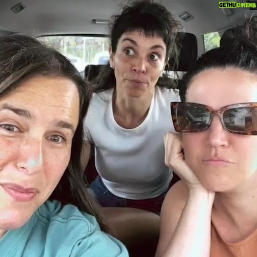 Fernanda Metilli Instagram - Y de pronto salió un vivo en el estacionamiento de un outlet en Miamiiiiiiiiiii! Etiqueten a Argentinos en USA para que nos vengan a ver! . ✨ MIAMI Sabado, 2 diciembre, 2023 7 PM MANUEL ARTIME THEATRE . ✨NORTH MIAMI Domingo, 3 diciembre, 2023 6,30 PM The Alan and Diane Lieberman Theater . ✨ CONNECTICUT Martes, 5 diciembre, 2023 7 PM INFINITY MUSIC HALL . ✨NEW YORK Jueves, 7 diciembre, 2023 7 PM Peter Norton Symphony Space . ✨ LOS ÁNGELES Sábado, 9 diciembre, 2023 7 PM The Latino Theatre . 👉 En esta oportunidad Connie Ballarini no estará presente por cuestiones personales. Ya nos llevamos listita de 🎁 para traerle 😎 🚨 Entradas a la venta en nuestra página www.laschicasdelaculpa.com ( link en mi BIO) . #laschicasdelaculpa #gira #eeuu #laschicasdelaculpadegira #newyork #miami #northmiami #losangeles #connecticut . @hthproductora @anclaproductions