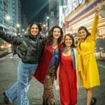 Fernanda Metilli Instagram - Volvemos!! 💃🏾💃🏾💃🏾💃🏾 Nada es casualidad y poder anunciarles el 8 de Marzo, el día de la mujer, que vuelven @laschicasdelaculpa es una felicidad y orgullo que no se dan una idea. Somos un grupo de mujeres, de amigas, que hacemos humor, y ese es un logro enorme. 💪🏻 Volvemos al teatro a partir del 9 de Abril! Sí, ahora cortando la semana todos los martes y en el teatro El Nacional, un teatro más grande para que nadie se quede afuera! También vamos a seguir por streaming así nos pueden ver desde cualquier parte del mundo. Somos @laschicasdelaculpa , somos @fermetilli @nataliacarulias @connieballarini y @mguinzburg 🩷🩷🩷🩷 ‼️ A partir de hoy ya están las entradas a la venta!!!! Link en la bio o en historias!