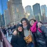 Fernanda Metilli Instagram - Qué gira del carajo nos mandamos!! Terminamos una gira tremenda por 🇺🇸 y estas son sólo algunas de las fotos que muestran lo que fue. Estuvimos en Miami, North Miami, Connecticut, New York y Los Angeles y en cada uno de esos lugares el público súper agradecido de que llevemos un poco de Argentina a donde ellos están! Nos emocionaron con cada palabra y los abrazos que nos dieron después! Equipo de lujo @diegoscott y @carito_moya (que peló dotes de productora que tenía ocultos). Gracias @anclaproductions @kevincassdirector @lauchiolivier @ronensuarc Gracias @holasim.oficial por mantenernos conectados siempre! Somos @laschicasdelaculpa ❤️❤️❤️❤️ @nataliacarulias @fermetilli @mguinzburg y @connieballarini (que no pudo venir a esta gira pero nos espera en Buenos Aires para juntarnos las 4 y que le demos el regalo sorpresa que le llevamos)! Nos vemos muy pronto!!! Falta la foto en Ross que es el lugar donde más estuvimos 🤷🏻‍♀️