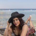Feyza Civelek Instagram - Magazin Izmir Eylül sayisinda ben de varımm! 🥳  Bu keyifli çekim için tüm ekibe teşekkür ederim. ❤️ Genel Yayın Yönetmeni: Bahar Bozkir @baharbozkir Röportaj:Levent Dikim @jantimedya Fotoğraf&Backstage:Burak Karadag Fotograf  @burakkaradagphotography Editör:Esma Can,Atakan Karnak @essmacan @atakankarnak Saç:Özhan Han @ozhanhan @hankuafor Makyaj: @sezinnizes Görsel Yönetmen: Bengü Çelebi @benguclb