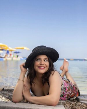 Feyza Civelek Instagram - Magazin Izmir Eylül sayisinda  ben de varımm! 🥳 

Bu keyifli çekim için tüm ekibe teşekkür ederim. ❤️

Genel Yayın Yönetmeni: Bahar Bozkir @baharbozkir 
Röportaj:Levent Dikim @jantimedya 
Fotoğraf&Backstage:Burak Karadag Fotograf  @burakkaradagphotography 
Editör:Esma Can,Atakan Karnak @essmacan @atakankarnak 
Saç:Özhan Han @ozhanhan @hankuafor 
Makyaj: @sezinnizes 
Görsel Yönetmen: Bengü Çelebi @benguclb