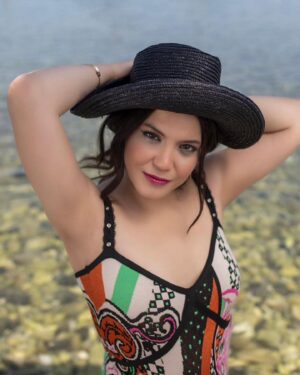Feyza Civelek Instagram - Magazin Izmir Eylül sayisinda  ben de varımm! 🥳 

Bu keyifli çekim için tüm ekibe teşekkür ederim. ❤️

Genel Yayın Yönetmeni: Bahar Bozkir @baharbozkir 
Röportaj:Levent Dikim @jantimedya 
Fotoğraf&Backstage:Burak Karadag Fotograf  @burakkaradagphotography 
Editör:Esma Can,Atakan Karnak @essmacan @atakankarnak 
Saç:Özhan Han @ozhanhan @hankuafor 
Makyaj: @sezinnizes 
Görsel Yönetmen: Bengü Çelebi @benguclb