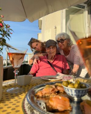 Filippa Lagerbäck Instagram - Alle 22.30 il cielo è ancora così, la luce del nord in questo periodo mi richiama a casa, la devo vivere… Sono a Malmö, da papà e Eva, per qualche giorno di Luce e famiglia. ❤️ 
(…e fa caldo, domani subito un bagno al mare!)