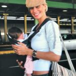 Filippa Lagerbäck Instagram - La vita è un viaggio. Ho sempre sognato di viaggiare e da piccola ho avuto la fortuna di farlo con la famiglia. Per lavoro ho girato il mondo per tanti anni e come “prova” da fidanzati abbiamo fatto un lungo viaggio per vedere se “reggevamo” come coppia…Da neo mamma ho portato subito la mia piccola in viaggio e per celebrare la vita, ultimamente, ho scelto il viaggio. Quando Turisanda mi ha invitata a raccontare cosa significa per me il viaggio, in occasione dei suoi primi 100 anni di viaggi, ero molto felice. Nella loro collezione speciale, Signature, che propone un giro del mondo spettacolare e 35 spedizioni limited edition, con una sola data di partenza, troverete anche il mio racconto… 🥰 Un viaggio su misura comincia da una sensazione! ❤️ #Adv @turisanda1924 #Turisanda #Onceinalifetime