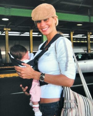 Filippa Lagerbäck Instagram - La vita è un viaggio.
Ho sempre sognato di viaggiare e da piccola ho avuto la fortuna di farlo con la famiglia. Per lavoro ho girato il mondo per tanti anni e come “prova” da fidanzati abbiamo fatto un lungo viaggio per vedere se “reggevamo” come coppia…Da neo mamma ho portato subito la mia piccola in viaggio e per celebrare la vita, ultimamente, ho scelto il viaggio.

Quando Turisanda mi ha invitata a raccontare cosa significa per me il viaggio, in occasione dei suoi primi 100 anni di viaggi, ero molto felice. Nella loro collezione speciale, Signature, che propone un giro del mondo spettacolare e 35 spedizioni limited edition, con una sola data di partenza, troverete anche il mio racconto… 🥰
Un viaggio su misura comincia da una sensazione! ❤️

#Adv @turisanda1924 #Turisanda #Onceinalifetime