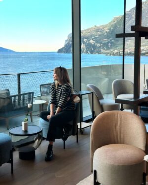 Filippa Lagerbäck Instagram - Con la promessa di tornare presto (con il marito!) ☺️ 
Uno dei posti più belli mai visti, una scoperta a pochi km da casa, meraviglioso, grazie @ealamylakesidedream 🍋
.
#invitedby @smstudio_pr #ealamylakesidedream #ealalakegarda @stellabossari
