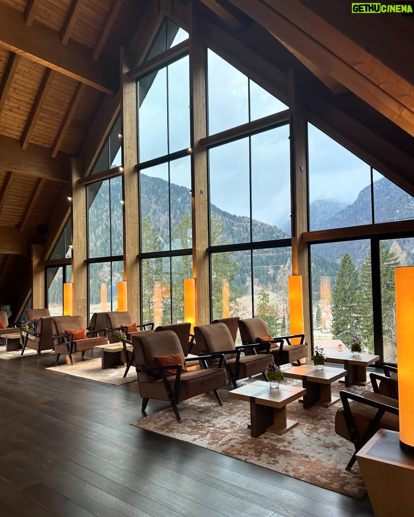 Filippa Lagerbäck Instagram - Poche ore a Pinzolo da @lefayresorts tra Spa, cibo sano e alta quota, dove Whisky ha dato il meglio di sé! 😁 Un bellissimo inizio di marzo, grazie! ❄️🌸#invitedby . @steamodeo #soulfeelinghotels #gratitudine #roadtrip