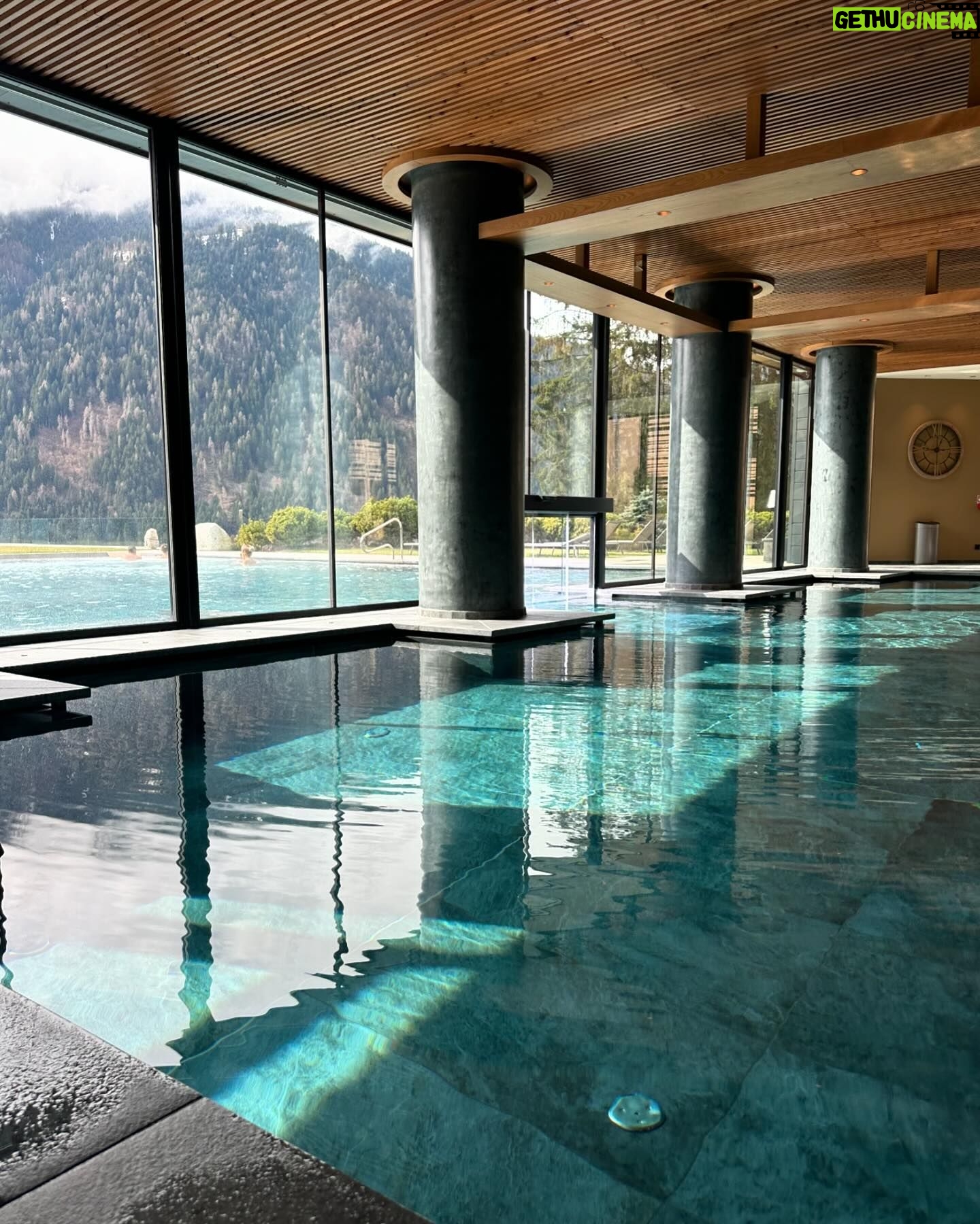 Filippa Lagerbäck Instagram - Poche ore a Pinzolo da @lefayresorts tra Spa, cibo sano e alta quota, dove Whisky ha dato il meglio di sé! 😁 Un bellissimo inizio di marzo, grazie! ❄️🌸#invitedby . @steamodeo #soulfeelinghotels #gratitudine #roadtrip