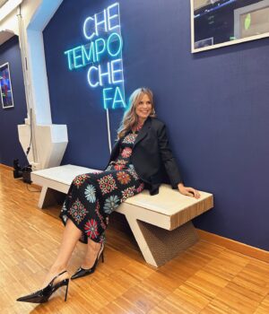 Filippa Lagerbäck Instagram - Scrivete voi la didascalia per una volta!? 🤩 Thankyou!❤️
@chetempochefa #ctcf
.
abito @ladoublej 
giacca @_mantu_official_ 
tacchi @sergiorossi 
@robertabeolchini