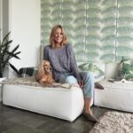 Filippa Lagerbäck Instagram - Nuovo fav outfit con il mio amico migliore. 🩶 . maglione (cotone eh!😅) @kangra_official slipper @buttero_official (adoro!)