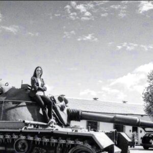 Filomena Cautela Instagram - Feliz dia da liberdade, a quem passa por aqui :) 

Queremos ir em frente, ninguém deverá dar um passo atrás sequer.  É o nosso tempo. Todos os que têm voz, todos os que têm mais voz, em qualquer área, todos os que gozam de algum privilégio, esta é a chamada. Abril também foi a transformação da sociedade, em que os problemas de alguns, são os problemas de tod@s. Falar com quem está ao nosso lado, ouvir, ser boca que diz.

Feliz 25 de Abril. Fascizóides e ódio para a toca.