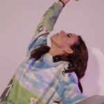 Filomena Cautela Instagram - Pergunta: Se 🍆 é tantas vezes o emoji para representar a dita piroca, qual é o emoji do pips? Qual? Alguém ajuda? Entretanto, a conclusão: se um produto é realmente bom, e faz diferença na saúde, não é preciso grande macacada, é só saberem que se ainda não trocaram o vosso gel de banho por um produto de higiene íntima para a zona mais fiu fiu, já vão atrasados. Fica a sugestão: dá um check nos produtos da @saugella_portugal e vê qual é o melhor para ti. 🤍😏 Nota: este vídeo contém imagens que podem ferir a susceptibilidade de tik tokers e youtubers. E caramba que eles andem aí... #pub #saugella #saugellaportugal 100 preconceitos #cautelacomsaugella #🍆🍆 #🍑尻