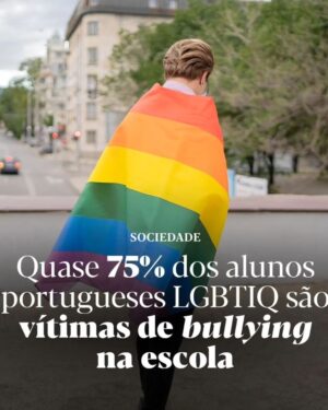 Filomena Cautela Instagram - A minha cabeça nos últimos dias também é um bocadinho este carrossel de fotos e vídeos que aqui vos deixo. É uma miscelânea, mas para quem tiver paciência para ver e ler tudo, gostaria de vos ler também nos comentários. 

1. Ontem aconteceram os Play Prémios da música portuguesa e sendo que o que ficará da espuma são evidentemente os vencedores e as importantes e hilariantes gafes e constrangimentos, queria só dizer que ontem, e nas últimas  edições, esta cerimónia também foi palco para actuações inéditas na televisão, premiou em prime time a música clássica e erudita, o jazz, os realizadores, a música popular, lembrou que a música é arma e senha da liberdade, denunciou a precariedade do sector e as dificuldades dos técnicos, produtores e artistas, ressalvou a condição da mulher, aproveitou a presenca de governantes e discursou com todas as letras o apelo à paz pelo Mundo, na Ucrânia e o fim do massacre em Gaza.  E isto numa entrega de prémios,  não é pouco. 

2. Hoje é o dia contra a homofobia, transfobia e bifobia e do que é possível contabilizar, mais de 75% das crianças Lgbtqia  são vítimas de bullying na escola. Num dado avulso.

3. Hoje a Assembleia da República portuguesa tornou-se um lugar onde o discurso racista e xenófobo é válido.

4. Se nestes fóruns e na nossa esfera pessoal e profissional optarmos sempre pela alienação e por não relembrar o que esta errado e que está à frente do nossos olhos. Se esta for a nossa escolha diária, eles passarão.