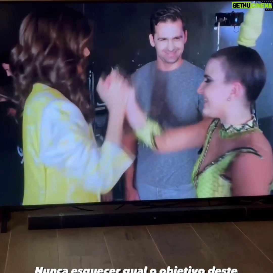 Filomena Cautela Instagram - Alguns dos vários momentos bonitos do programa de hoje. Quem viu, diga coisas. Dança, teatro, música clássica, acrobatas, artistas de variedades... Que bom que é poder contar com alternativa assim na televisão de domingo à noite. Digam me vocês.