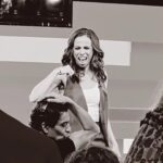 Filomena Cautela Instagram – Hoje há bola, para a semana voltamos. Falem-me sobre estas fotos que ó valha me Deus e, sim… É uma bigodaça. 
Faltam 3 programas, aceitam-se sugestões de temas nos comentários :) 
O próximo programa vale pelos últimos minutos. Conheci 3 novos amigos e, parece me que se o país os conhecesse de facto, talvez este fosse um lugar diferente.
As últimas semanas foram vá… difíceis, queira isso dizer o que quiser. Em breve acho que me vai apetecer falar publicamente sobre isto… Mas talvez passe.
A todos os que estiveram na plateia neste programa, obrigada, ao André à Lúcia e à Joana, até já caríssimos. E estou por aqui. 

Estão por aí?