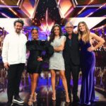 Filomena Cautela Instagram - Tenho isto em falta há umas boas semanas, cá vai: Estas 3 maravilhosas levam comigo semanalmente no Got Talent e como se isso não fosse castigo suficiente, têm a tarefa árdua de me botar apresentável. Têm uma paciência desmedida para me aturar e uma alegria e profissionalismo e é gente boa, com a cabeça e o coração no sitio certo, ê goto munto delas e quis partilhar convosco. Obrigada @vanessamarquesstyling @leandraoliveira_makeup e @maria_joao_andrade_hairstylist E claro, os mês ricos colegas de bancada. Tem sido mesmo um prazer 🤍 A Sílvia é a maior e isso não será novidade para ninguém. * A segunda foto é frustração com isto das eliminatórias malta... Ja sus