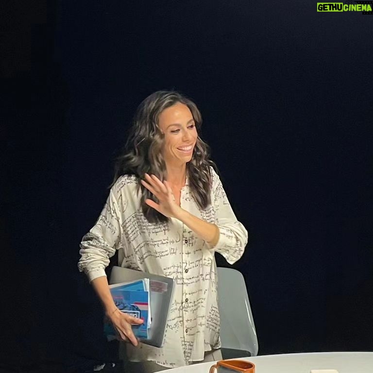 Filomena Cautela Instagram - Acaba assim o Programa Cautelar. Amanhã ou depois falo-vos desta viagem e de quem a fez. Obrigada a quem esteve sempre desse lado, e, caramba, obrigada a quem partilhou, mandou mensagens e a quem fez questão de transmitir o que este programa lhe trouxe. 🤍 Obrigada malta. Até já. Aqui eterno agradecimento ao @davidfonseca ao @dinodsantiago à @filipaleal_oficial e à @ritagouveiablanco Que grupeta...