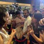 Fiona Palomo Instagram – Unas tomas de anoche en la premiere de Un Actor Malo. 
Gracias a todas las personas que pudieron estar, a los medios, gracias a todos por venir y tener la disposición y búsqueda de mover fibras dentro de uno a través de esta película. Se que hablo por todo el equipo y mis compañeros cuando digo que le pusimos todo el corazón a este rodaje, y esperamos con mucha ilusión toda la consciencia, empatía, reflexión e impacto que pueda llegar a causar en nuestro país y en el mundo. Nuestro amor!!!! xxx ♥️ @catatonia.prod y gracias por todo el apoyo @cinepolisdistribucion @cinepolismx 

Este 4 de Abril se estrena en más de 800 salas en México!!!! Incluyendo en la Cineteca Nacional. No se la pierdan ESTE fin de semana… ya esta haciendo muuuuuchoooo ruido 👀