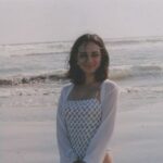 Fiona Palomo Instagram – María🕊 

Tengo mucho que decir sobre este proyecto y el llegar aquí hoy a su final, pero por ahora quisiera agradecerte, Maca, por que mis escenas contigo fueron el alma y corazón de María. El amor de una hermana, el buscar entenderse aun siendo seres tan distintos, y cuidarse por encima de todas las cosas me pareció la magia más dulce y grande que María pudo tener en pantalla. Gracias por Natalia. 
Y gracias, Patas, por tomarte el tiempo de que cada actor que pise set sepa las exactas reglas del juego y lo que el personaje trae en el corazón. Es valiosísimo ese momento de descubrir para luego poder simplemente sentir y contar.

📸 @emeaoh