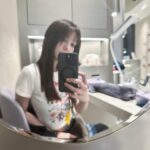 Fiona Sit Instagram - 新的一年要唱梁詠琪的歌： 🎤🎼🎵🎶😮😮 我已剪短我的髮剪斷了牽掛 🎵🎶😮！把頭髮留到過腰那麼長，留了很多年了。去剪頭髮的時候髮型師還問我，剪短一點會不會不捨得。我說無所謂都會長回來，你給我短一點！看到地上剪了那麼多，我跟他說：這一次值了！然後他回我說，我剪到肩膀就算了！🤣下次把它剪更短，你們說好不好！