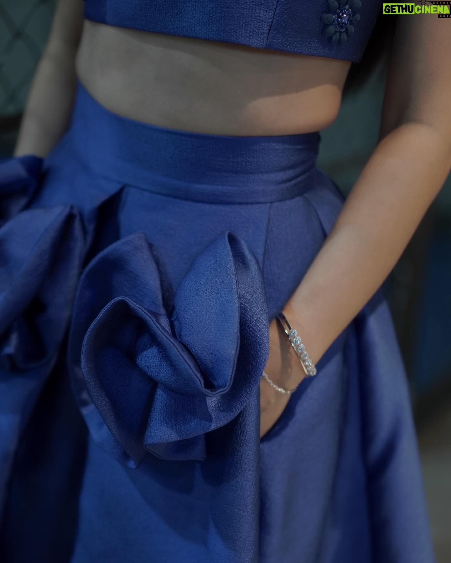 Fita Anggriani Instagram - Hi mak 👋🏼 eh MAURA 💙 @dearjoseries Dress by @sebastianredofficial Jewelry by @thepalace_id Styled by @wanda_haraa MUA by @bubahalfian Hairdo by @diki_hairdo Nails by @blinkstudio.id 📸 by @willymulyadi27