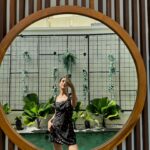 Fita Anggriani Instagram - Mamak nobat kan @adonia.villa.bali sebagai salah satu villa family friendly tervaik dan terekomen 2024 🫵🏼🤍✨ Berasa dirumah sendiri , super cozy & neat , kebutuhan untuk ibu rumah tangga seferti mamak yg bawa anak yaitu alat alat dapur masaknya lengkap 👍🏼 ADA BABYCHAIR UGA 🤌🏼 Dan paling penting tempatnya strategis sekali deket kemana mana jadi kalo mau bolak balik villa ga masalah ya bundah . Pihim dong remfong nya kalo bawa anak liburan sudah pasti sering bolak balik pilla ☺️🤲🏼