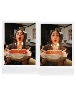 Fita Anggriani Instagram - Jikalau hamba umur panjang mohon banget ini mah kata saya teh , tahun depan ga ada lagi supress JENG JENG JETTT di temfat umum ya gez 🥹🫵🏼 

Maacih gezzz 💗💗💗💗💗