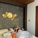 Fita Anggriani Instagram - Mamak nobat kan @adonia.villa.bali sebagai salah satu villa family friendly tervaik dan terekomen 2024 🫵🏼🤍✨ Berasa dirumah sendiri , super cozy & neat , kebutuhan untuk ibu rumah tangga seferti mamak yg bawa anak yaitu alat alat dapur masaknya lengkap 👍🏼 ADA BABYCHAIR UGA 🤌🏼 Dan paling penting tempatnya strategis sekali deket kemana mana jadi kalo mau bolak balik villa ga masalah ya bundah . Pihim dong remfong nya kalo bawa anak liburan sudah pasti sering bolak balik pilla ☺️🤲🏼