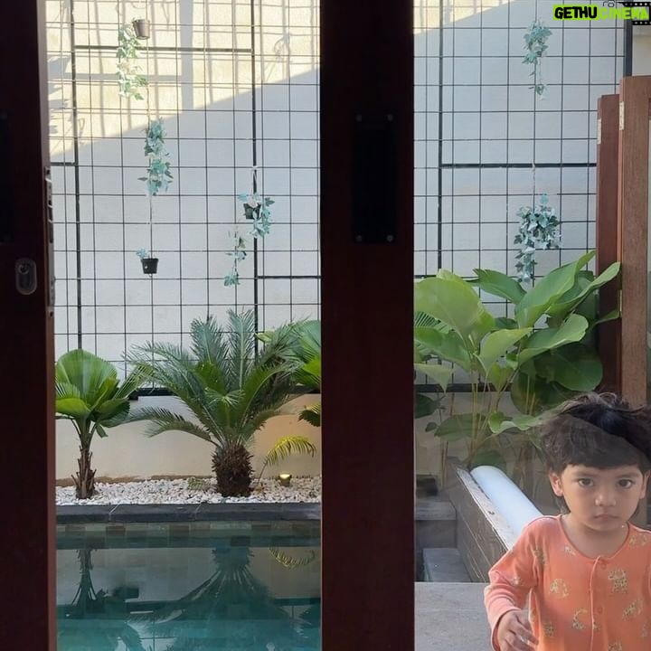 Fita Anggriani Instagram - Mamak nobat kan @adonia.villa.bali sebagai salah satu villa family friendly tervaik dan terekomen 2024 π«΅πΌπ€β¨ Berasa dirumah sendiri , super cozy & neat , kebutuhan untuk ibu rumah tangga seferti mamak yg bawa anak yaitu alat alat dapur masaknya lengkap ππΌ ADA BABYCHAIR UGA π€πΌ Dan paling penting tempatnya strategis sekali deket kemana mana jadi kalo mau bolak balik villa ga masalah ya bundah . Pihim dong remfong nya kalo bawa anak liburan sudah pasti sering bolak balik pilla βΊοΈπ€²πΌ