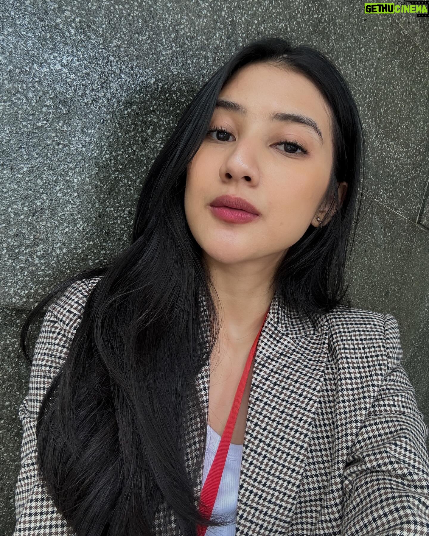Fita Anggriani Instagram - Janji serius ga ada jamet 🤝🏼