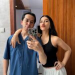 Fita Anggriani Instagram - Mamak nobat kan @adonia.villa.bali sebagai salah satu villa family friendly tervaik dan terekomen 2024 🫵🏼🤍✨ Berasa dirumah sendiri , super cozy & neat , kebutuhan untuk ibu rumah tangga seferti mamak yg bawa anak yaitu alat alat dapur masaknya lengkap 👍🏼 ADA BABYCHAIR UGA 🤌🏼 Dan paling penting tempatnya strategis sekali deket kemana mana jadi kalo mau bolak balik villa ga masalah ya bundah . Pihim dong remfong nya kalo bawa anak liburan sudah pasti sering bolak balik pilla ☺️🤲🏼