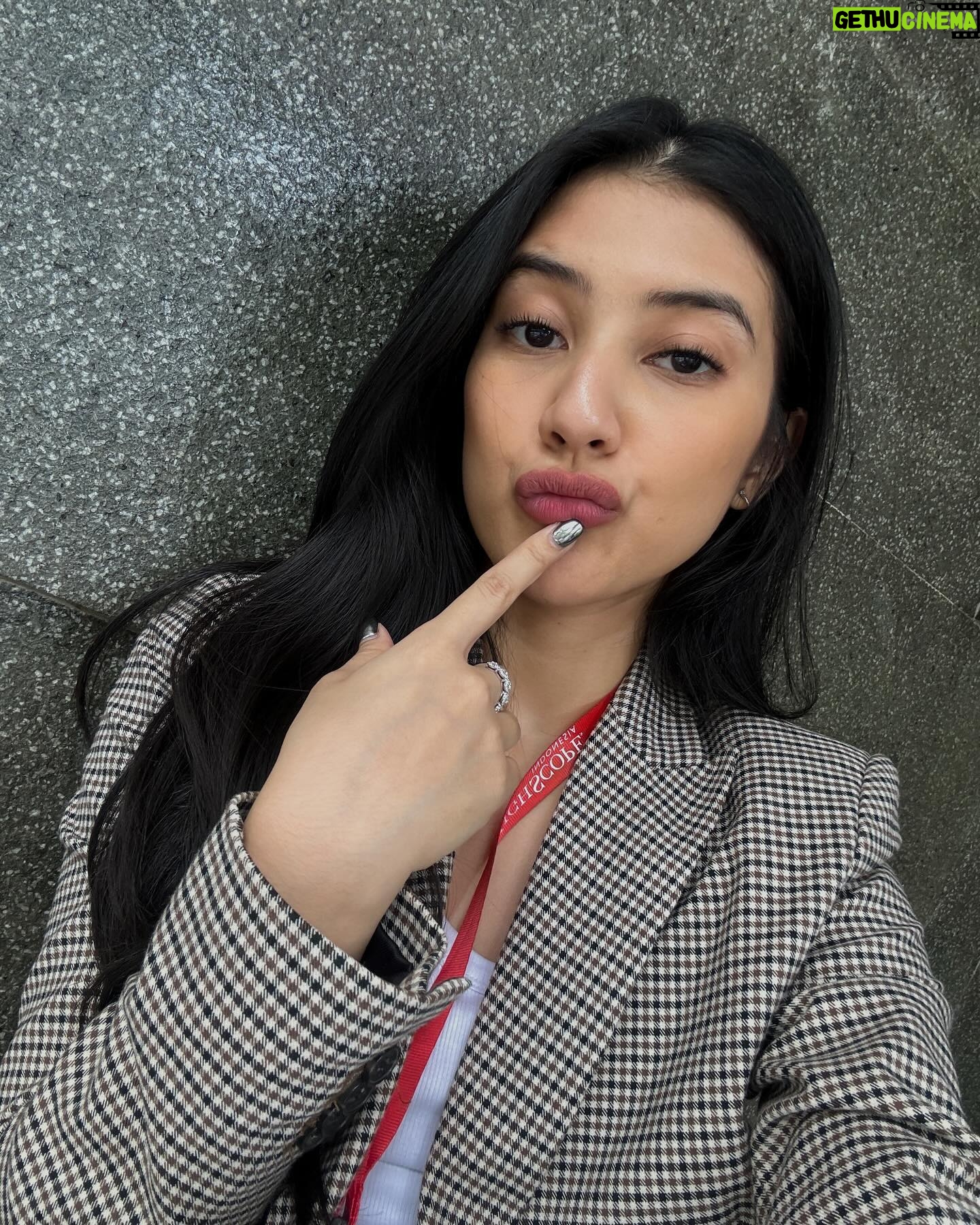 Fita Anggriani Instagram - Janji serius ga ada jamet 🤝🏼